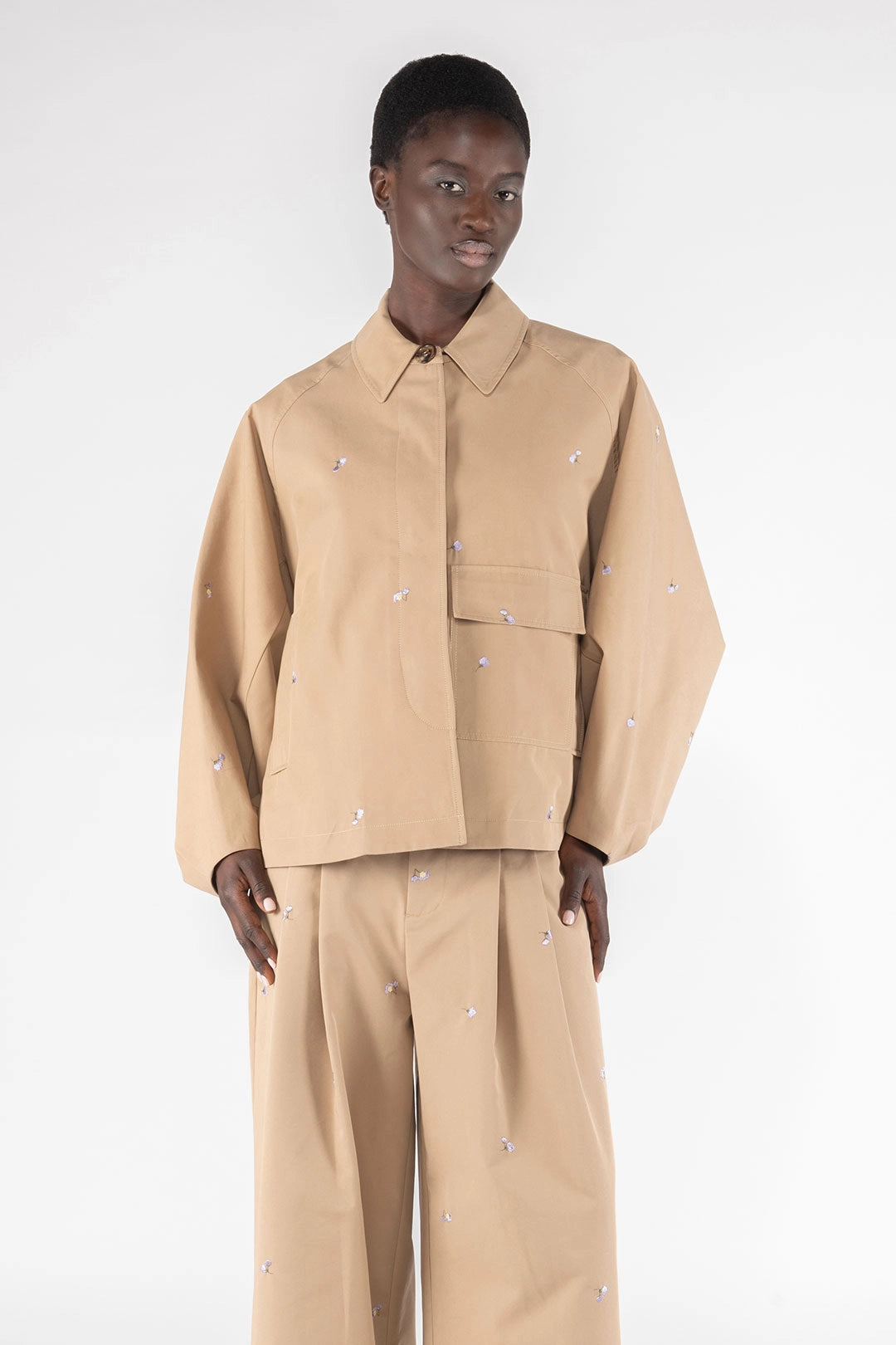 Short trench with embroidery