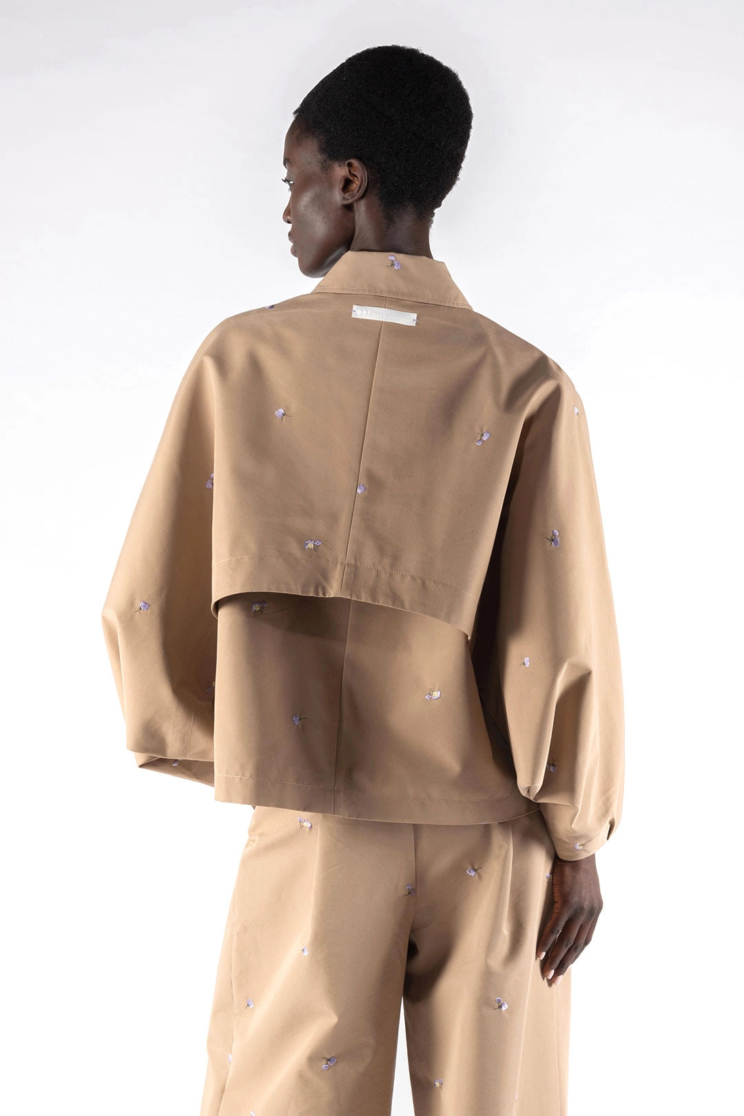 Short trench with embroidery