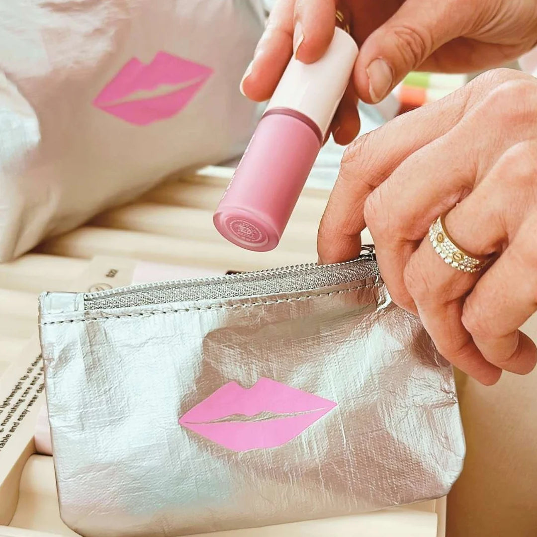 Card pouch - silver w/pink lips