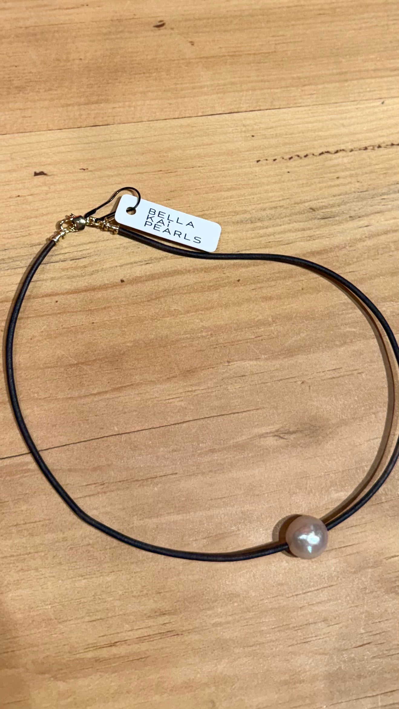 solitaire leather choker with pink pearl