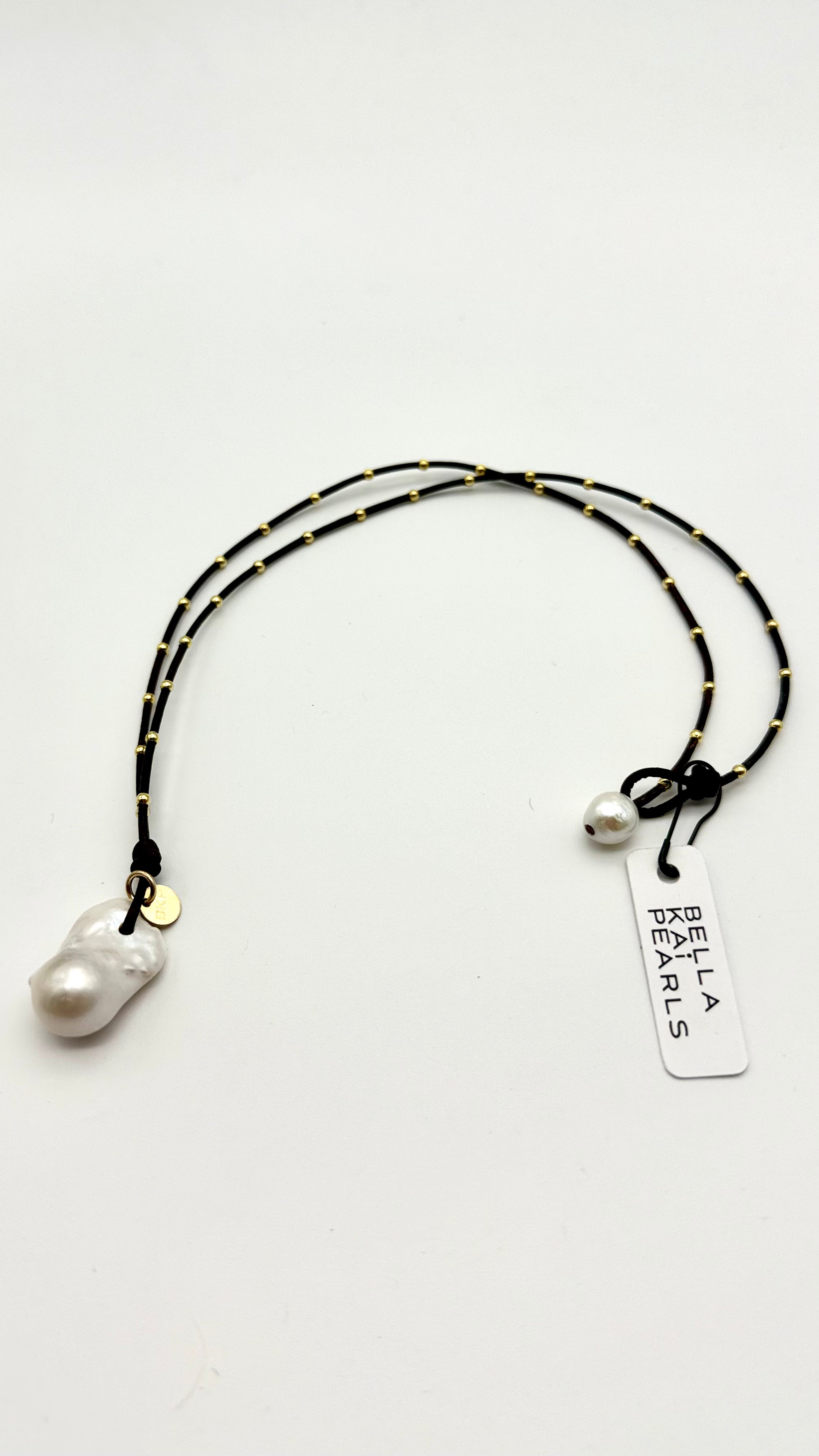 Baroque drop on leather w/gf beads