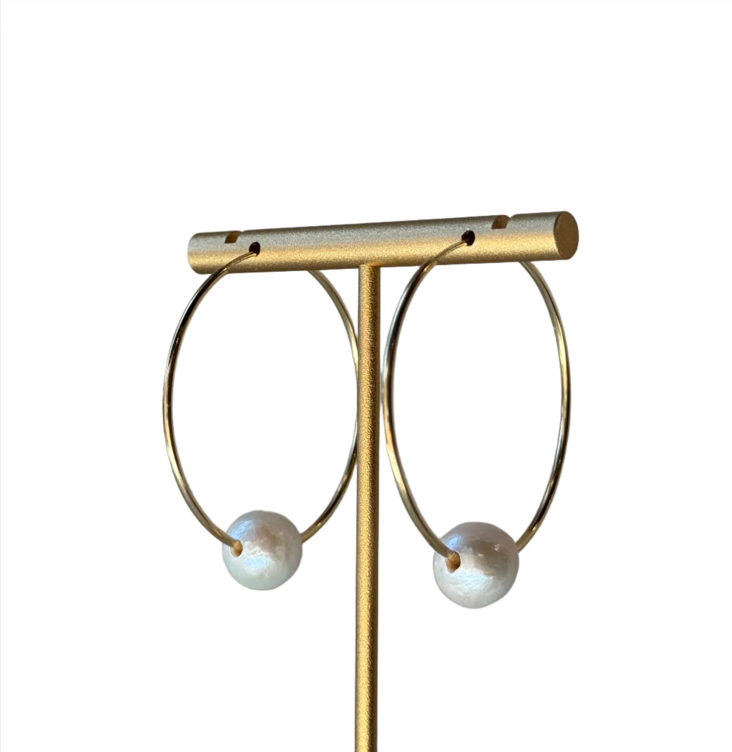 Hoop earrings w/pearl medium