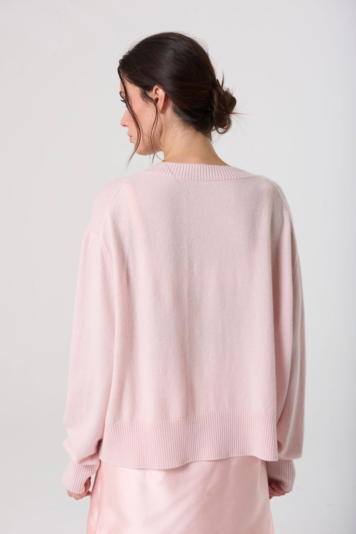Allie V-Neck in Cashmere - Petal