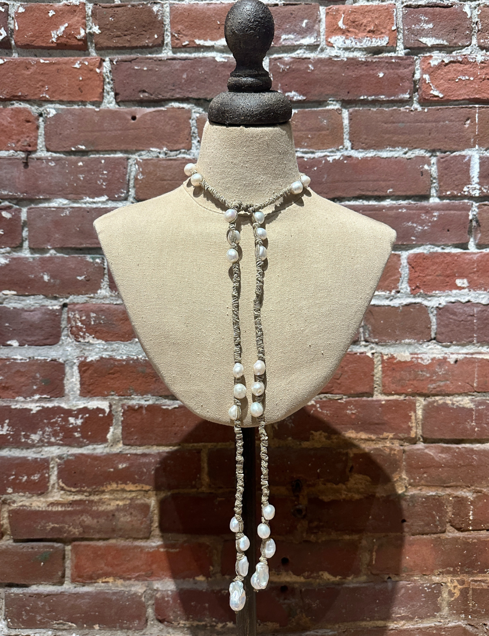 Mola gold pearl lariat