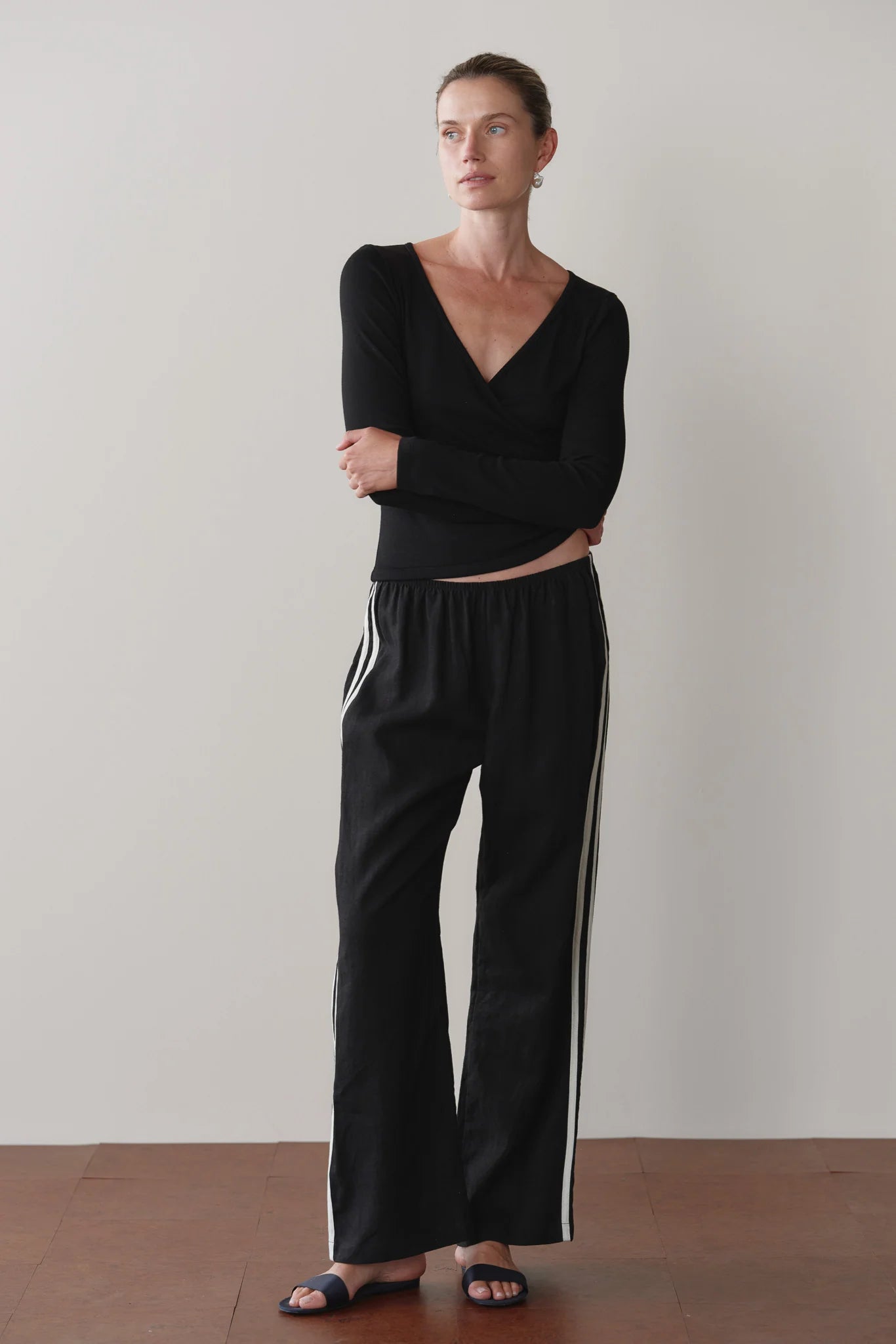The Linen Crop Racer Stripe Pant - Jet