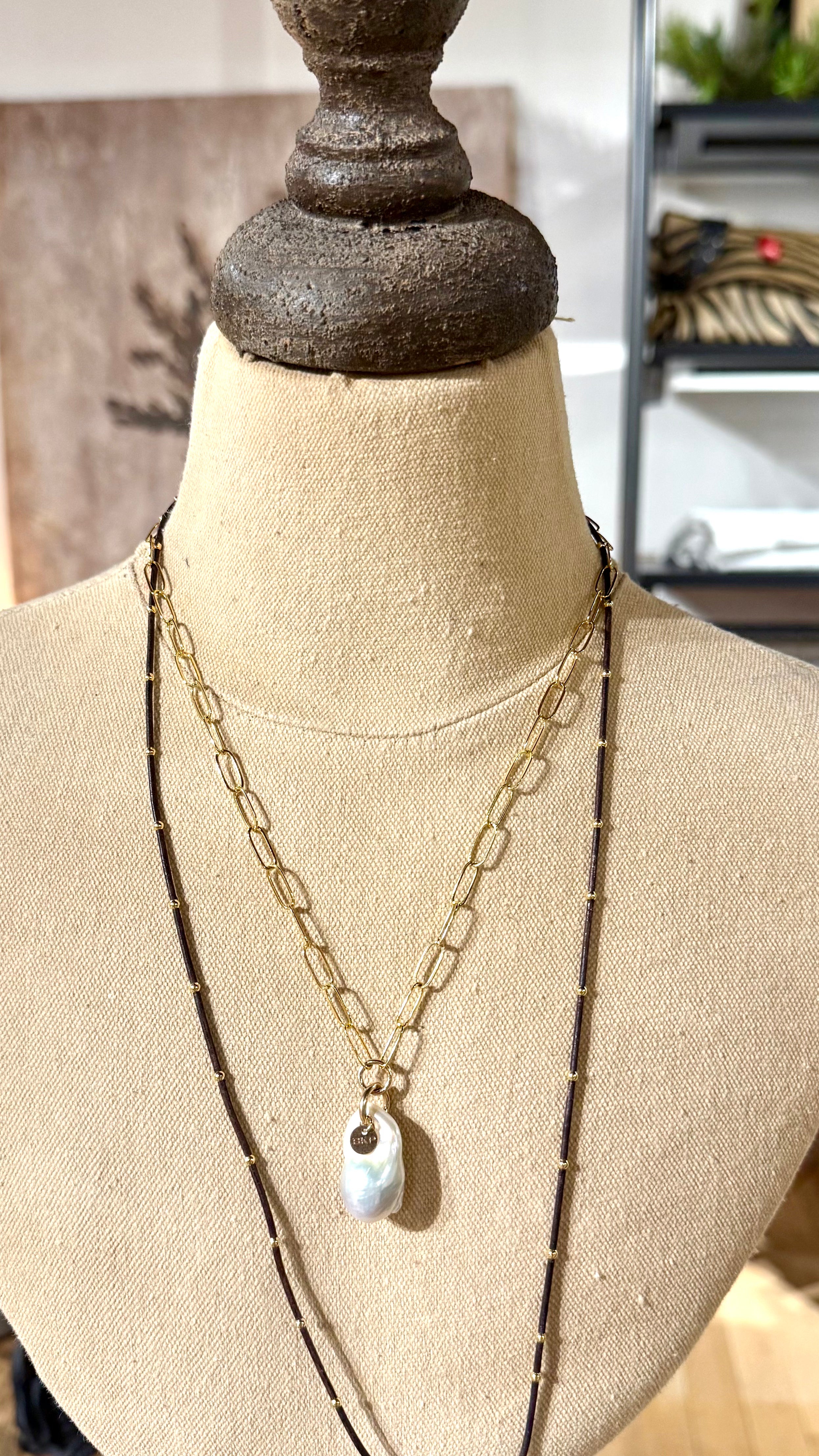 Paperclip necklace with baroque pearl