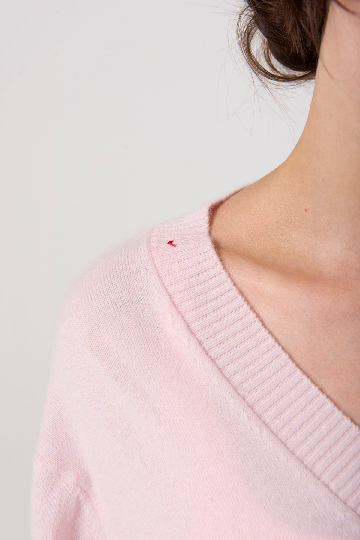 Allie V-Neck in Cashmere - Petal