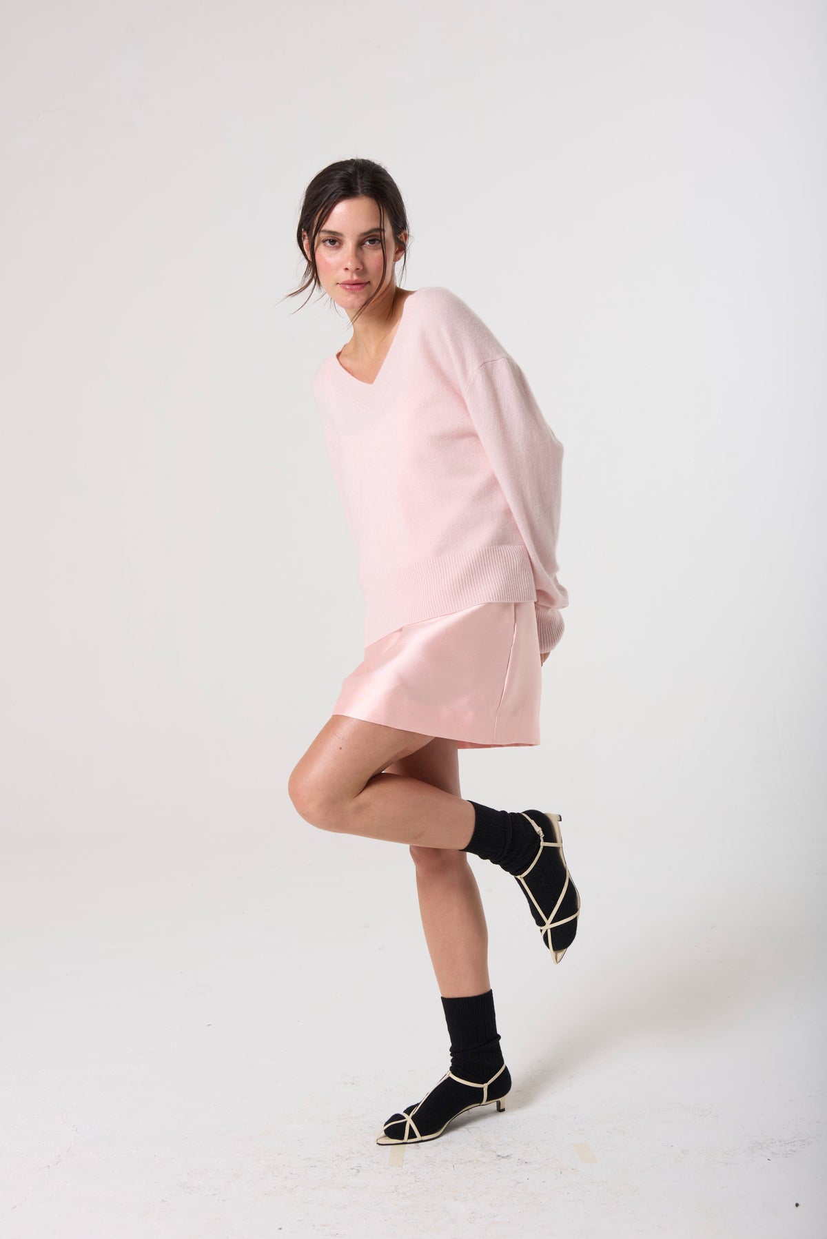 Allie V-Neck in Cashmere - Petal