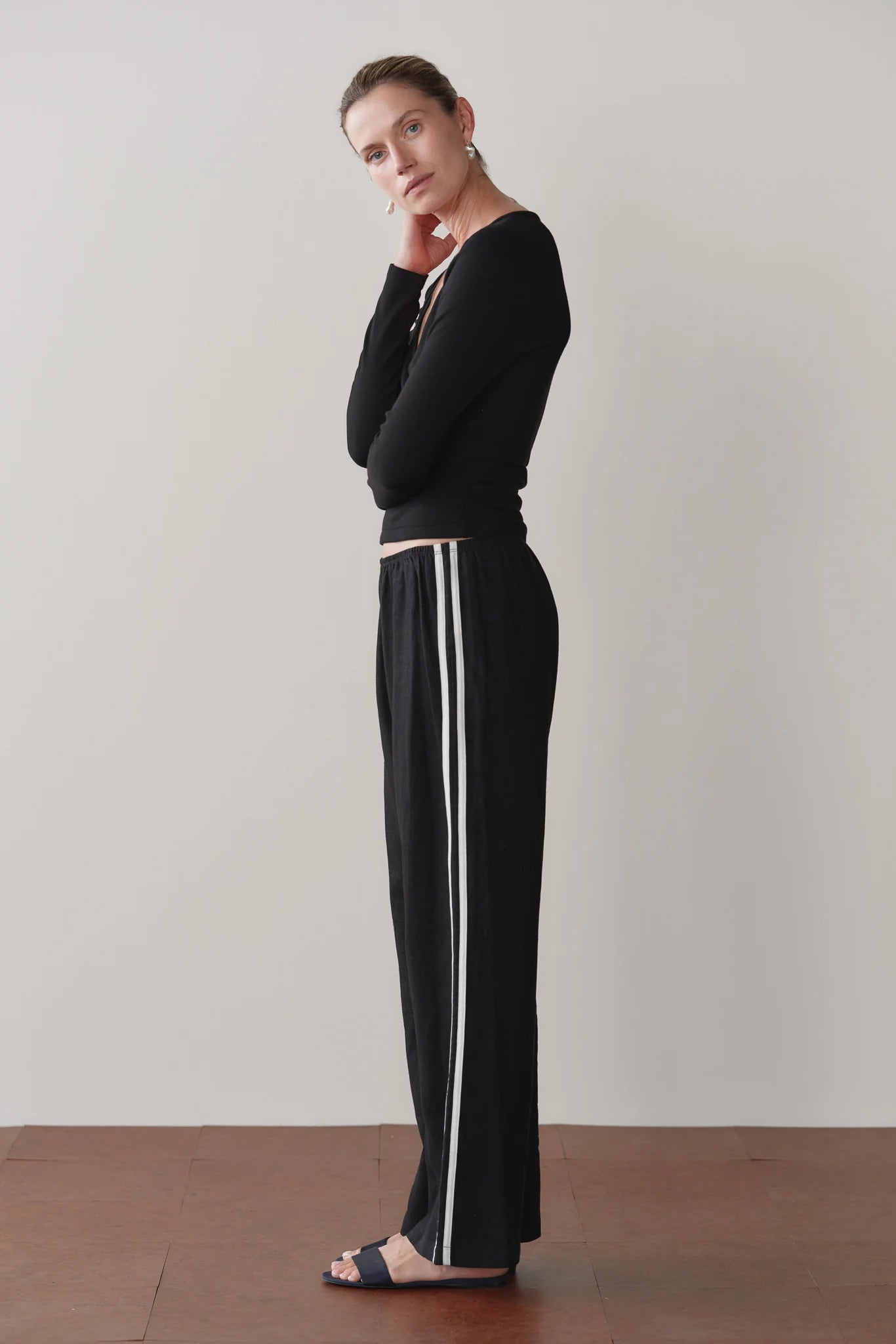 The Linen Crop Racer Stripe Pant - Jet